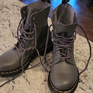 Doc Martens NWOT Gunmetal Gray 1460 Pascal Boots US7 EU38
